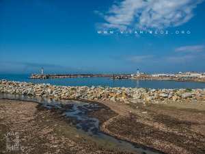 El Marsa est un petit port de pêche dotée d'une plage de sable fin alternée par des criques de galets.