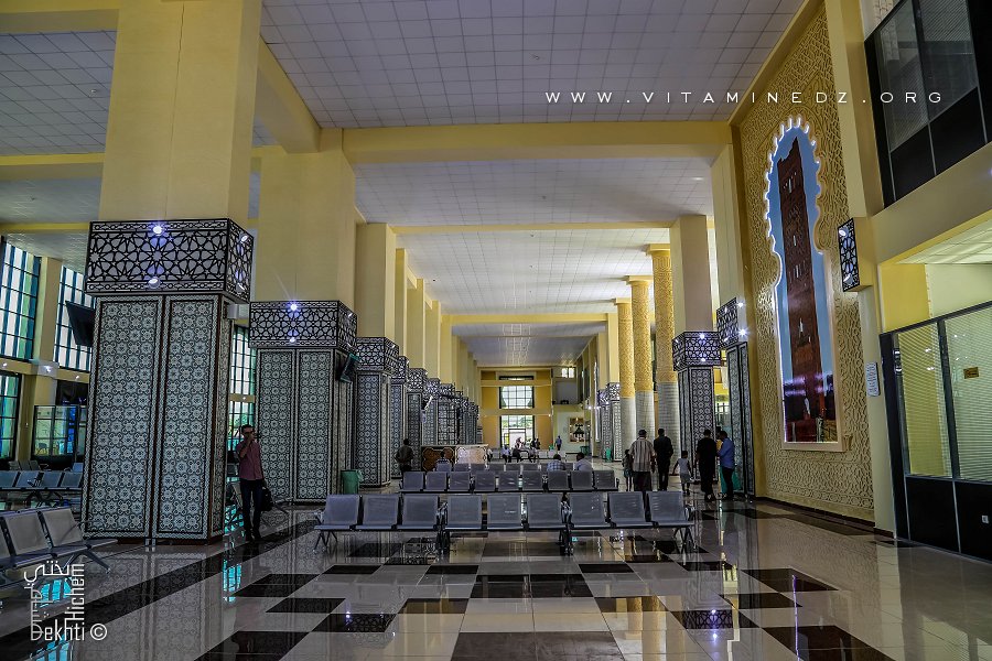 Interieur de la nouvelle gare routière de Tlemcen à l'entrée de la ville (Cars et Taxis inter-wilayas)
