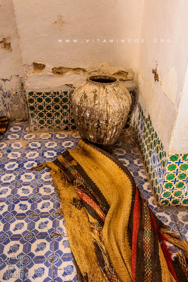 Interieur Marabout Sidi El Berraq au cimetière ottoman de Kalaa Beni Rached