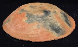 Céramique Berbère Kabylie Kabyle plat Tlemcen ou Nedroma XIXe début XXe Algérie. En vente dans un site web hollandais !!!! quelle est son origine?