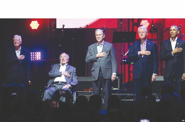 APRÈS LES OURAGANS QUI ONT FRAPPÉ LE SUD DU PAYS -  États-Unis: 5 anciens présidents 