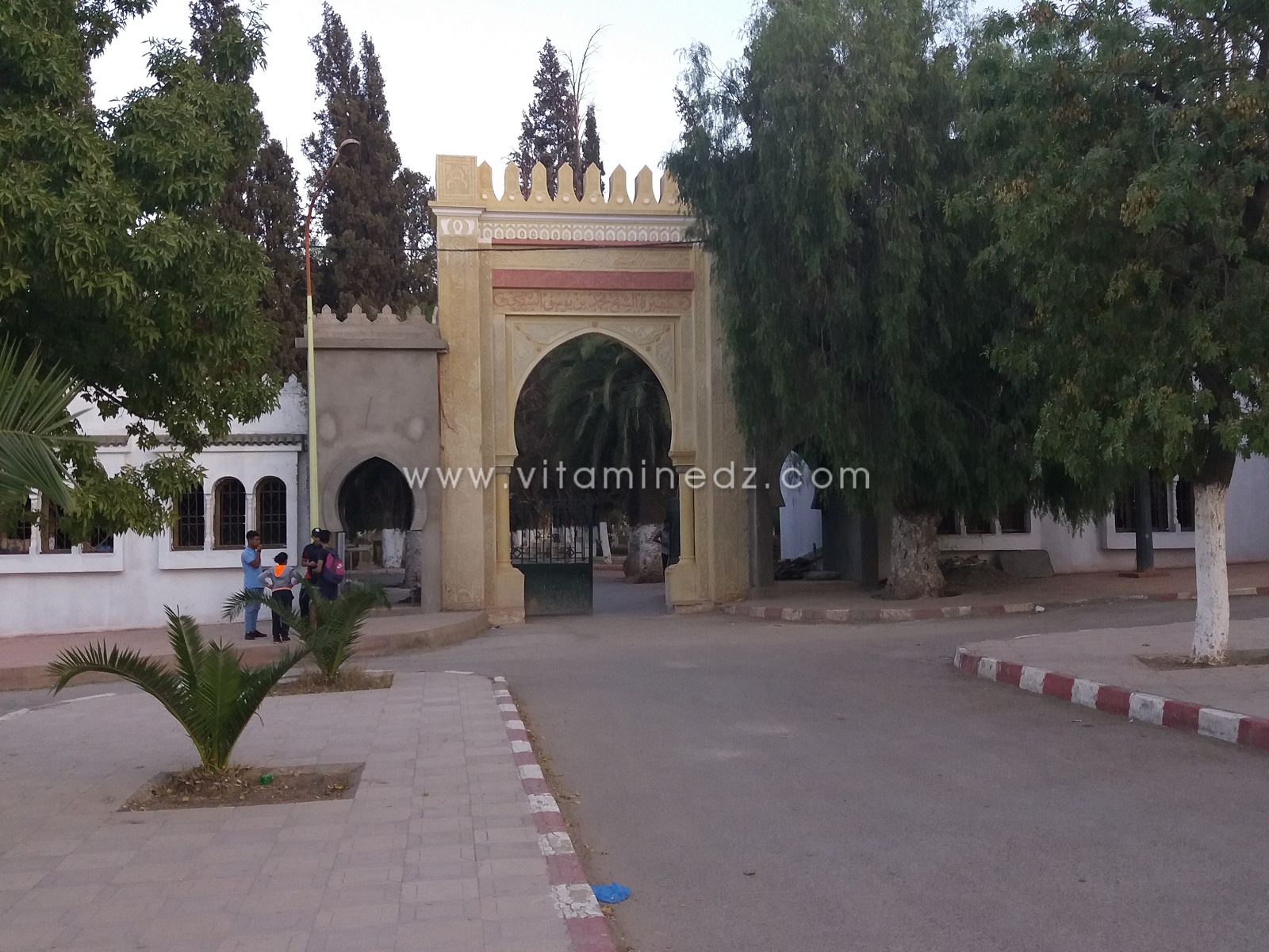 Nouvelle porte de Sidi Senouci ... Tout ça pour ça