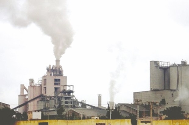 LE PROBLÈME DU FILTRE À MANCHE PERDURE DEPUIS 15 ANS:   Vers le gel partiel de l’activité de la cimenterie de Béni Saf