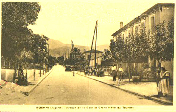 BOGHNI-AVENUE DE LA GARE ET LE GRAND HOTEL DU TOURISTE