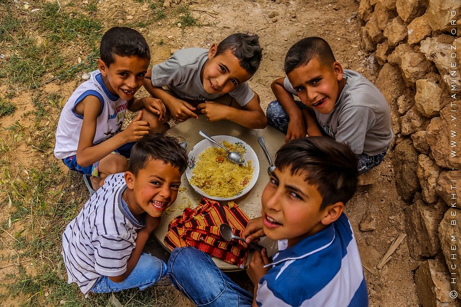 Enfants autour d'un couscous - Waada Sidi khlifa, El kheither 2017