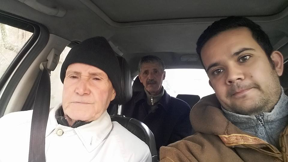 مع نجل البطل عاجل عجول الشيخ عيسى عاجل وابنه سي عبدالحميد  في مدينة باتنة.