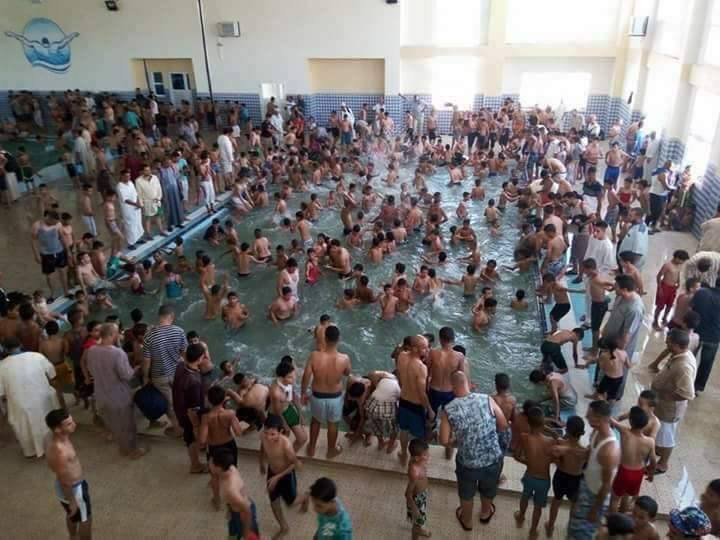 Quand tu quittes les embouteillages pour te reposer à la piscine... Sidi Aissa dans la Wilaya de Msila.