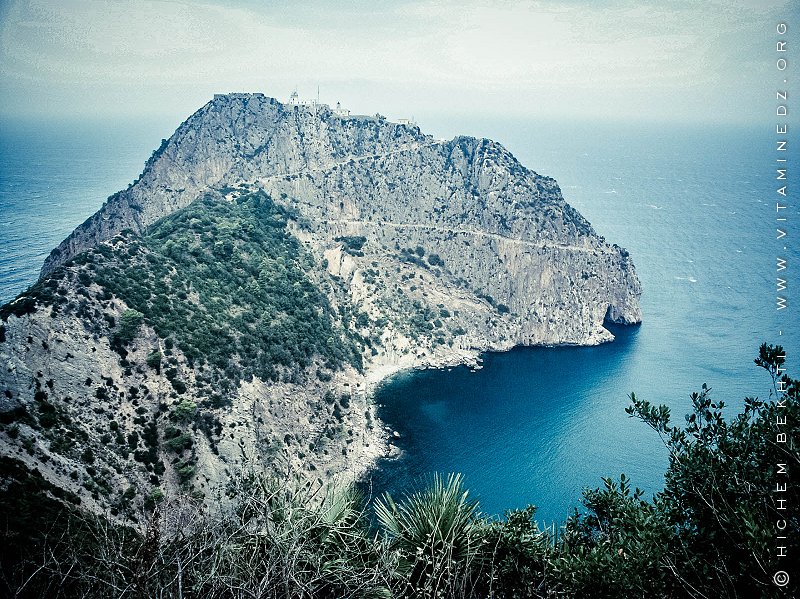 Le phare du Cap Carbon à Béjaïa est le plus haut phare du monde par rapport au niveau de la mer (225 m)