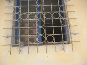 fenetre d'une salle de cours .