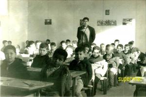 Photo de Mr Missoum dans sa classe