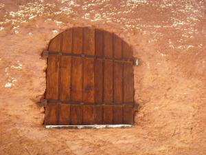 Fenêtre dans le veux ksar de Tiout