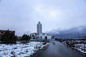 Mosquée des Ouled Youcef, près du barrage d'El Mefrouche par temps de neige ...