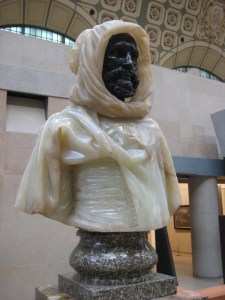 Le Burnous immortalisé par le sculpteur français Charles Cordier : Arabe d'El Aghouat en Burnous