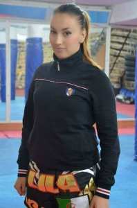 Lila Akkouche. De la région d'Akbou (Bejaia) décroche le titre mondial 2018 de la boxe thaïlandaise féminine;en Thaïlande . Bravo à elle 😜