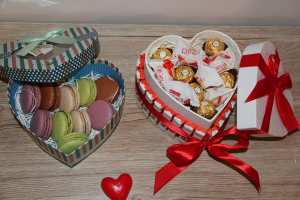 my gift box flowers and macarons