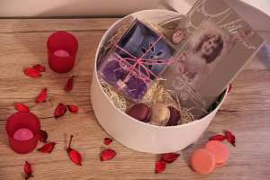 MY GIFT BOX FOR HERE