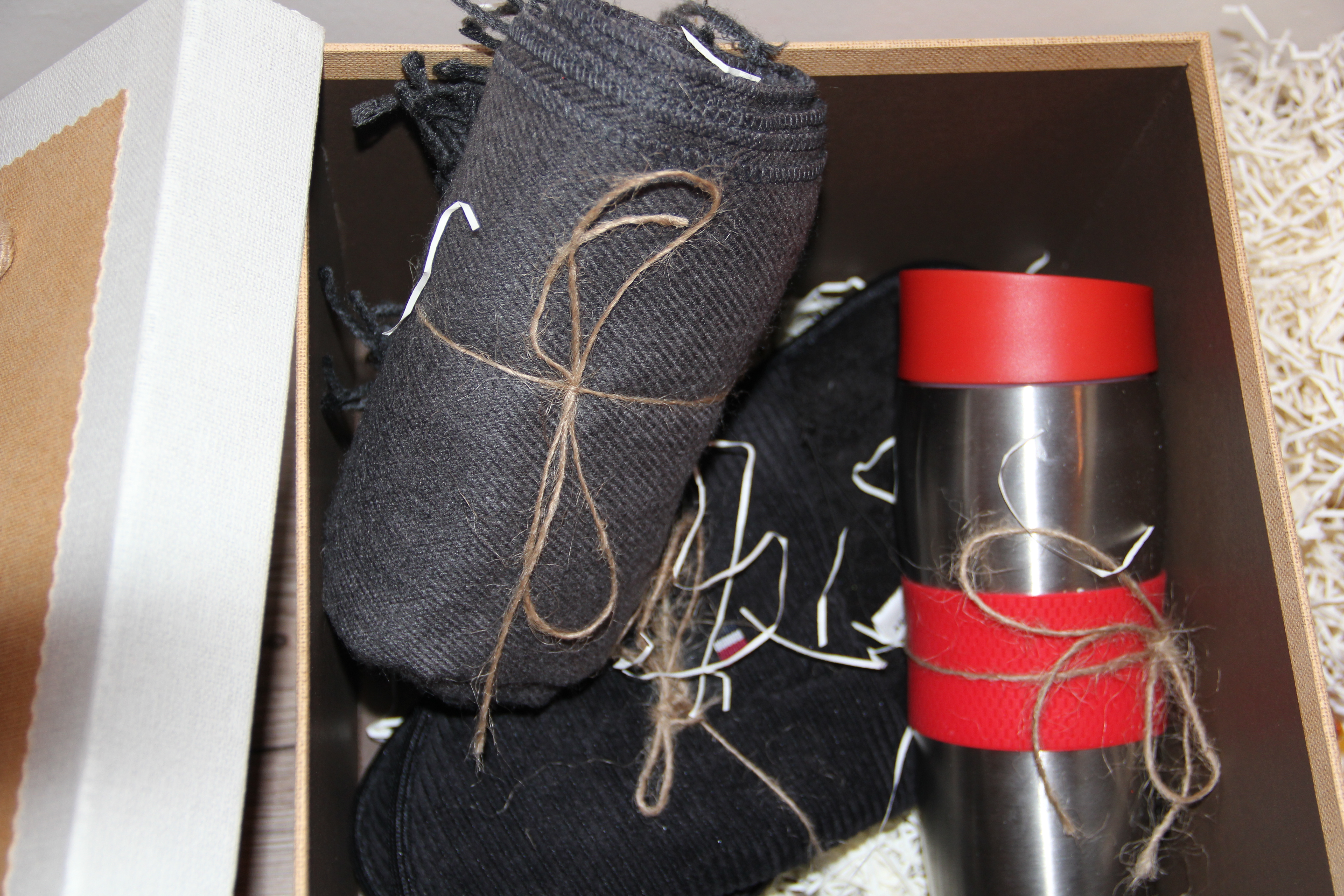 gift sur^prise  for him