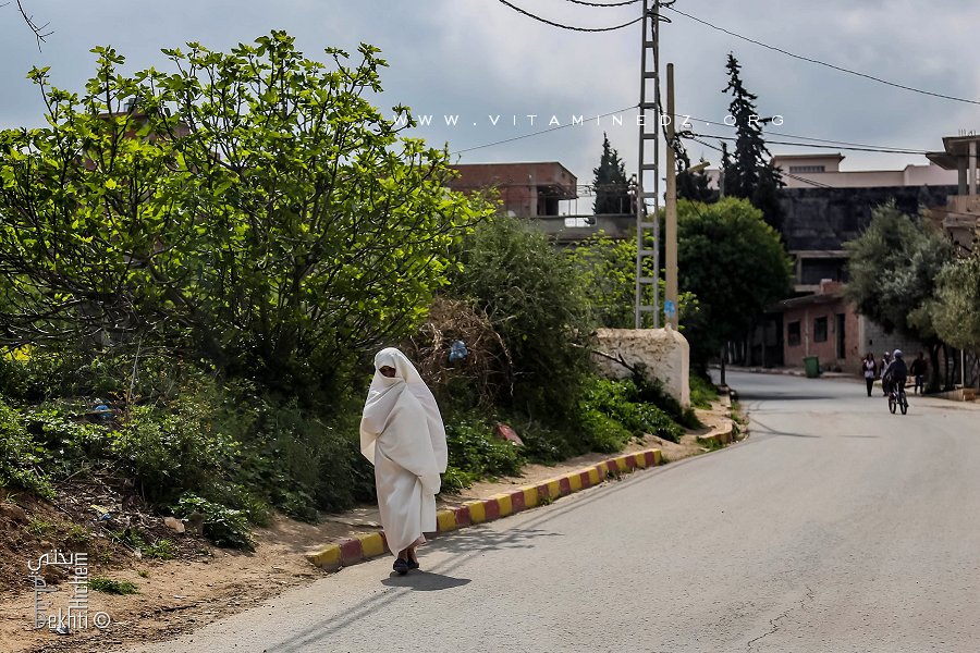 Femme en Haik au village de Ouzidan