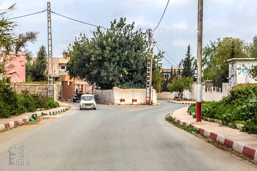 Sidi Boukhadra saint patron de Ouzidan, au beau milieu de la route !!!