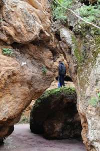 El Ourit et sa petite grotte où il y a une source d'eau