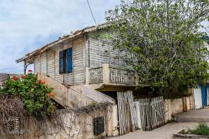 Cabane à l'abandon de la plage du Puits à Beni Saf