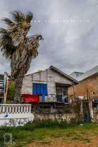 Cabane à l'abandon de la plage du Puits à Beni Saf