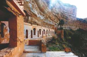 Ghassira (Batna) - TRAVAUX DE RESTAURATION SUR LES BALCONS DU GHOUFI:  Les habitants des Qalaâs s’y opposent