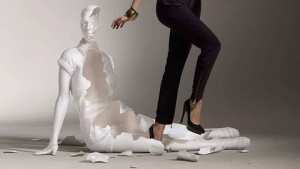 في المرأة امرأة اخرى