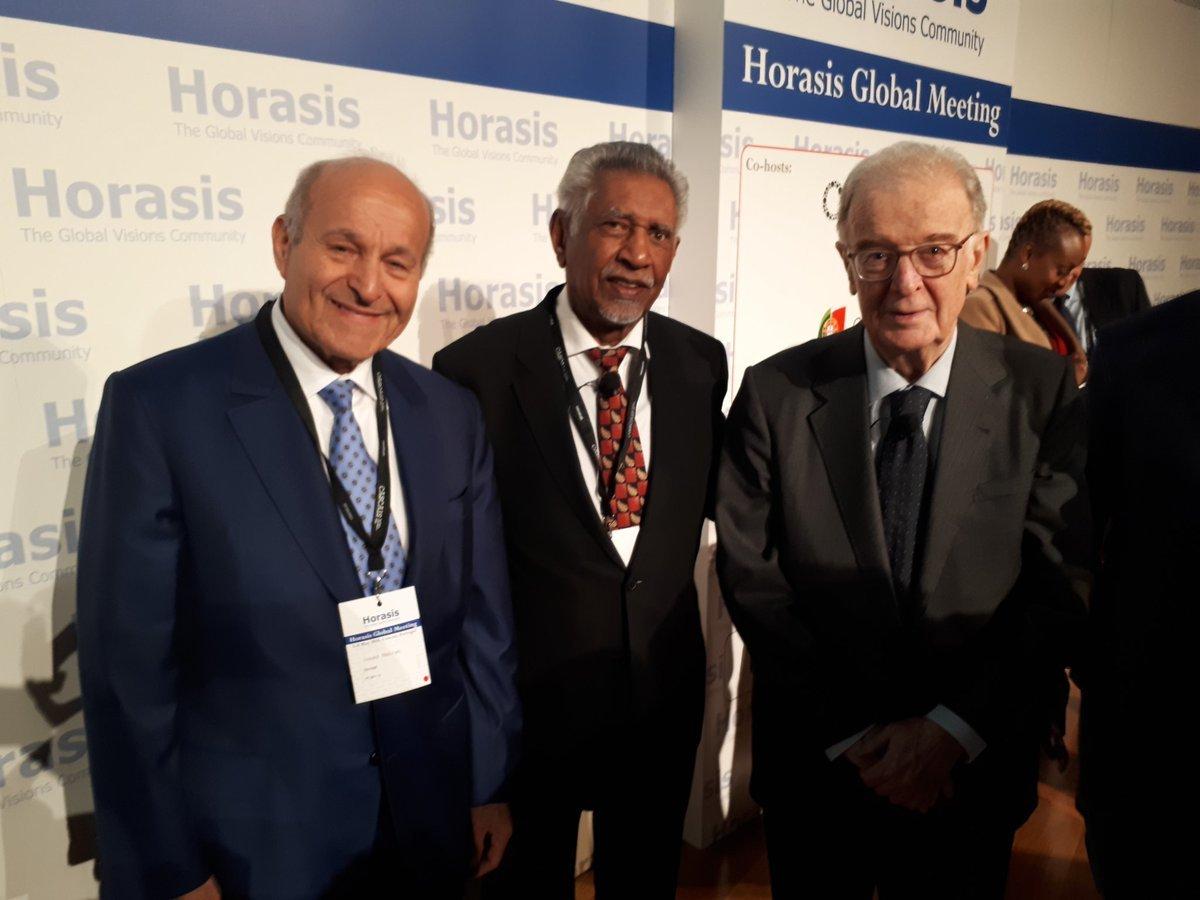 Moment émouvant à Horasis à Cascais : Issad Rebrab et Jorge Sampaio, ancien Président du Portugal, avec Mac Maharaj, détenu avec Mandela dans les geôles de l'apartheid !