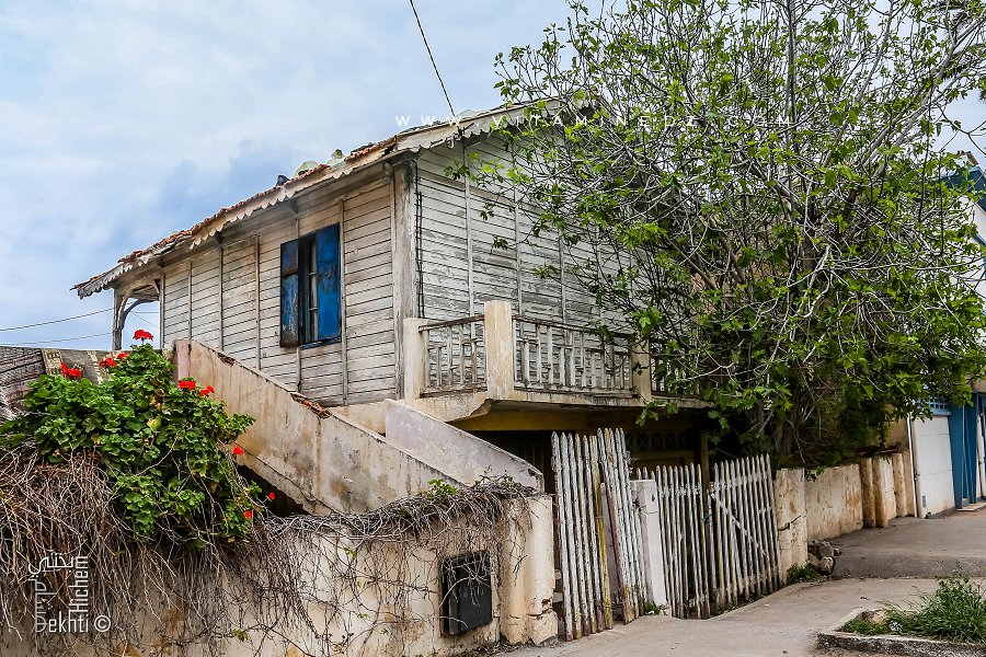 Cabane à l'abandon de la plage du Puits à Beni Saf