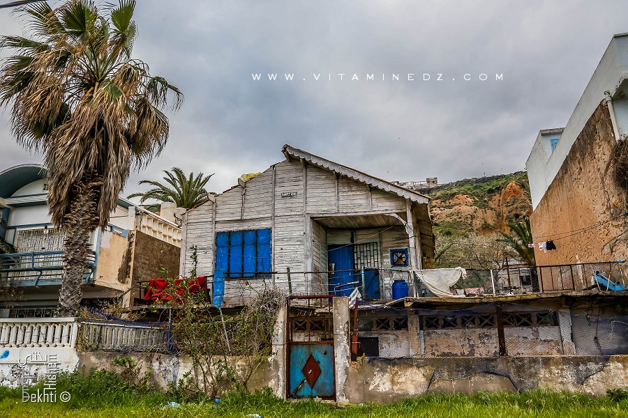 Cabane à l'abandon de la plage du Puits à Beni Saf