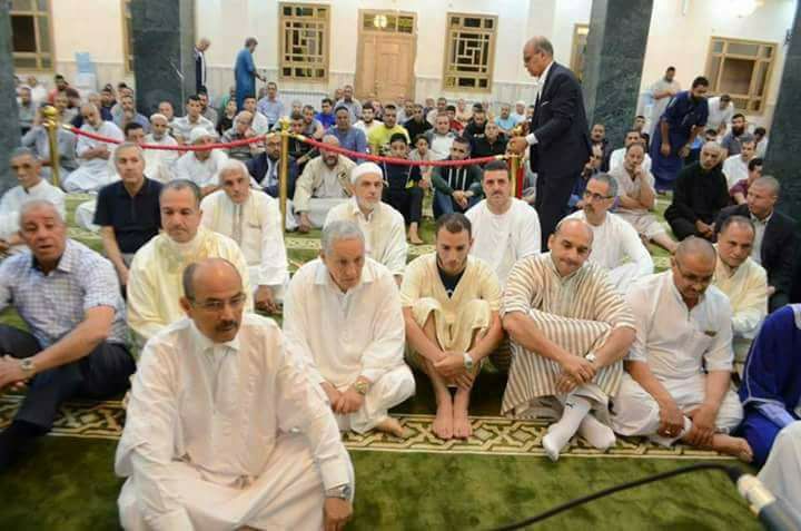 .غريب والي عنابة يضع حاجز بينه وبين العامة فصلاة التراويح.