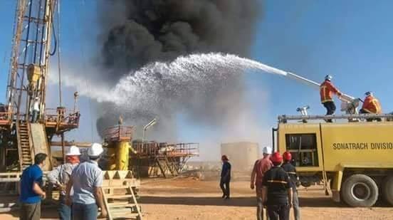 الحريق اتى على خزانات الحفارة و بعض التجهيزات بان امناس ولاية ايليزي.