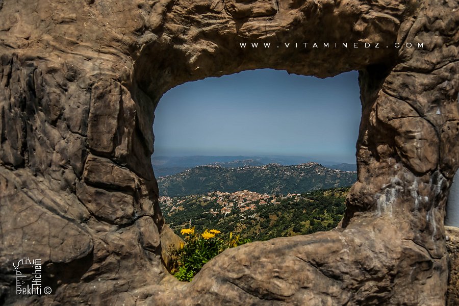 Vue panoramique à partir de Tiferdoud sur les villages environnants de la commune d'Abi Youcef