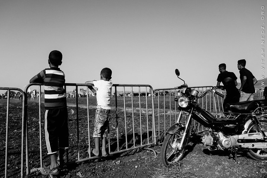 Enfants émerveillés à la Waada d'El Ghenaina (Commune d'Amieur - Tlemcen)