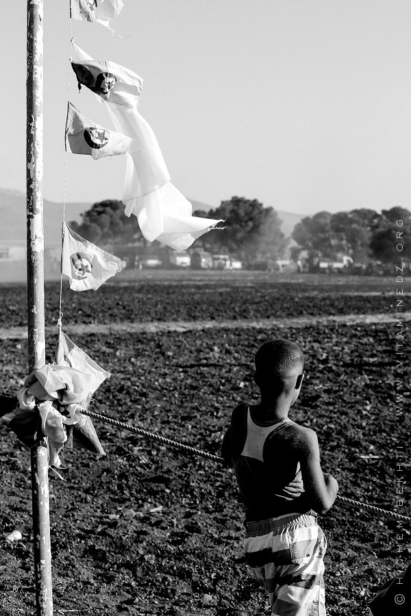 Enfant émerveillé à la Waada d'El Ghenaina (Commune d'Amieur - Tlemcen)