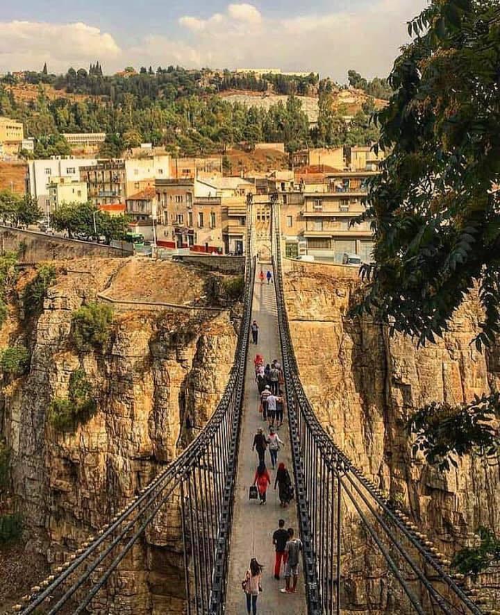 Constantine, de 2500 