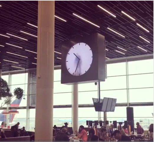Une façon originale de donner l’heure à l’aéroport d’Amsterdam !