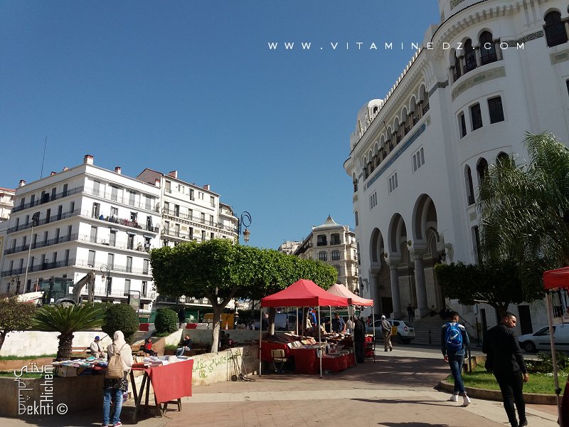 Bouquinistes de la grande poste d'Alger