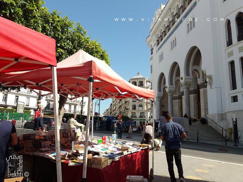 Bouquinistes du jardin Khemisti, une placette ouvragée qui jouxte la Grande Poste d’Alger