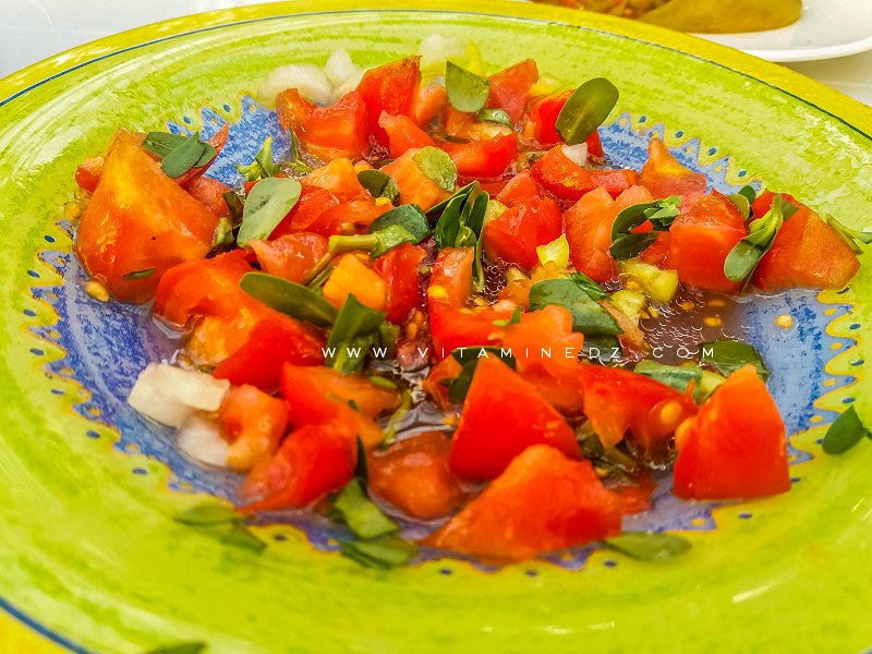 Salade de tomate au pourpier et huile d'olive