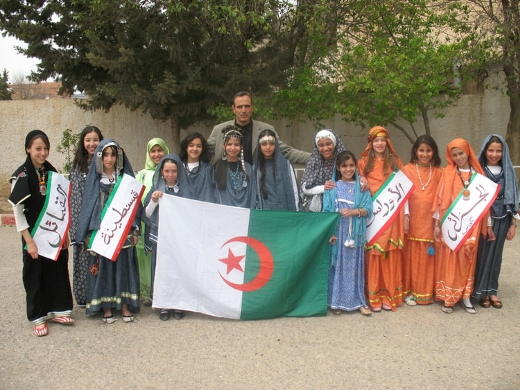 2010 - L'enseignent Boudjelal avec ses éleves d 5 année  - école salah nezzar cité kechida