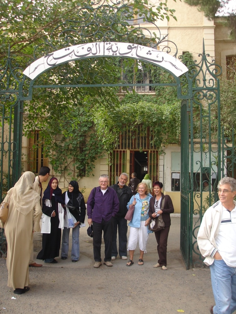 1960 - Anciennes du lycée en visite. - Lycée de jeunes filles de blida