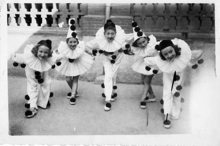 1948 - Répetition dans la cour de l'école - Ecole orangerie