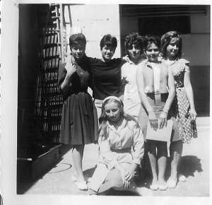 1962 - Dans la cour du lycée - Pierre et marie curie