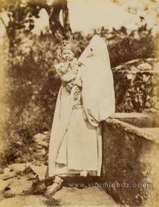 Photo rare de Tlemcen : Femme en Haik 1895