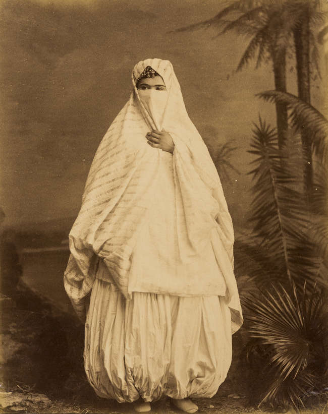 Portrait d'une femme algéroise en Haïk 1880