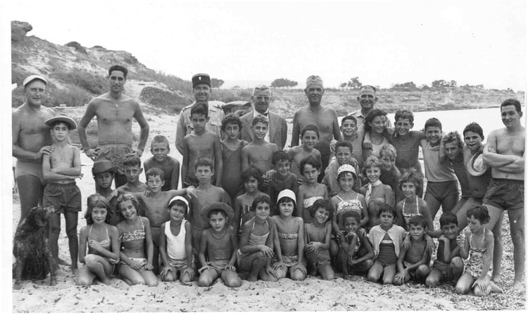 1960 - Les gosses de flics à la plage... - College voltaire