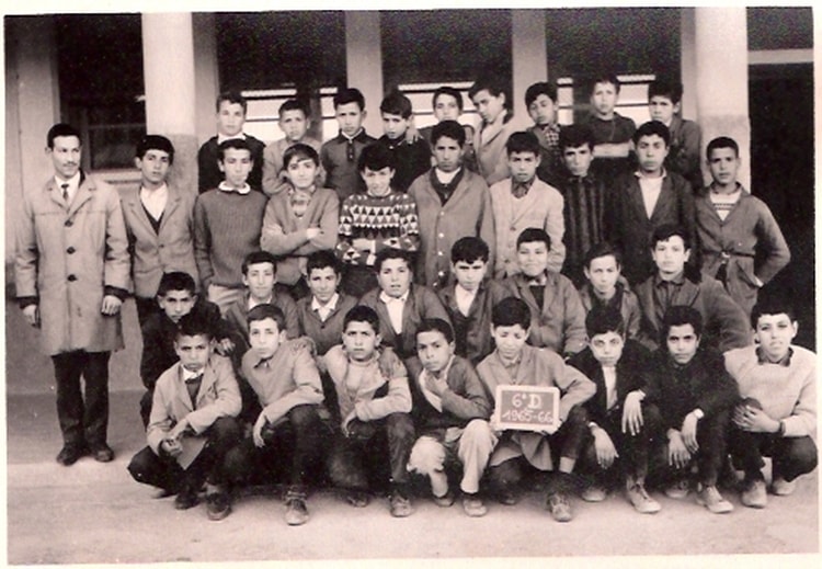 1966 - 6eme D assis  de gauche à droite moussaoui saidani miloud *saidani ali*seraidi allel*zemal must*tabo - Belaaref