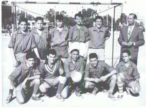 1957 - Equipe de hand ball minime championne d'Alger en 1957 - Lycee francais ben aknoun
